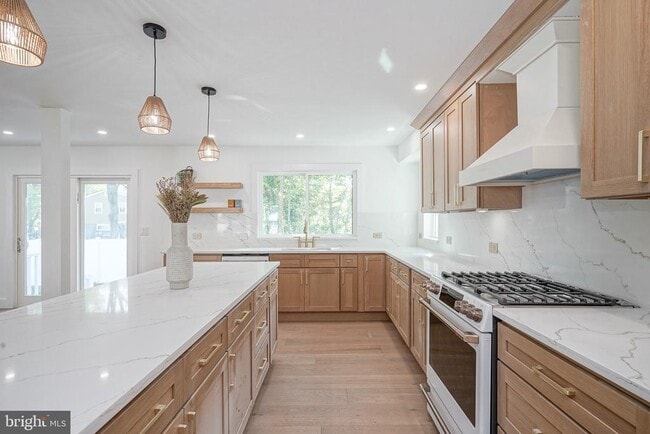 Building Photo - 316 Farmdale Rd