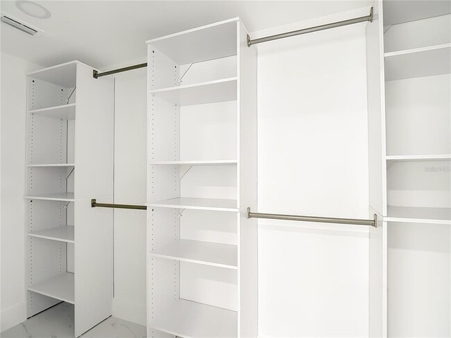 Building Photo - 9920 San Mateo Way