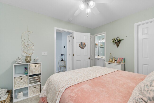 Building Photo - 161 Barclay Dr