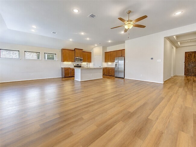 Building Photo - 101 Sunray Creek Dr