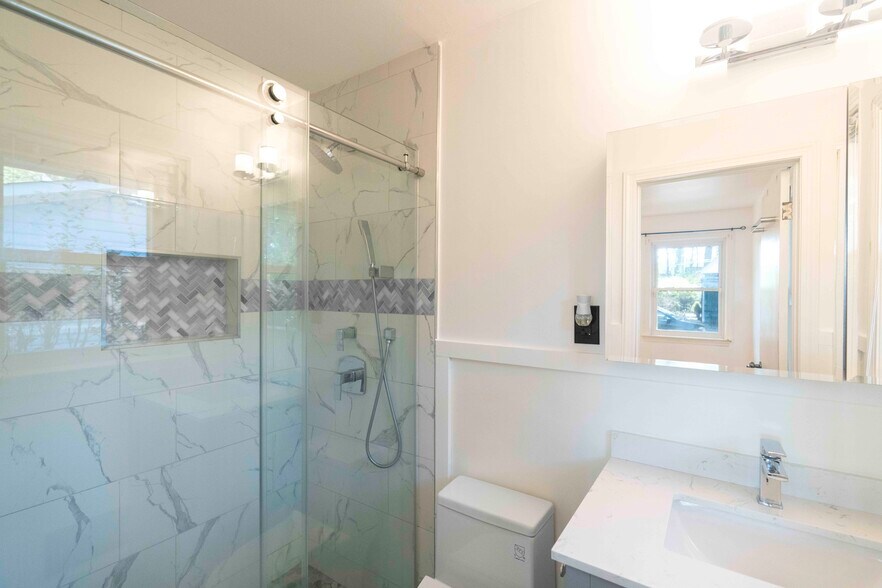 Building Photo - 161 Blades St