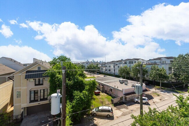 Building Photo - 5507 Darling St