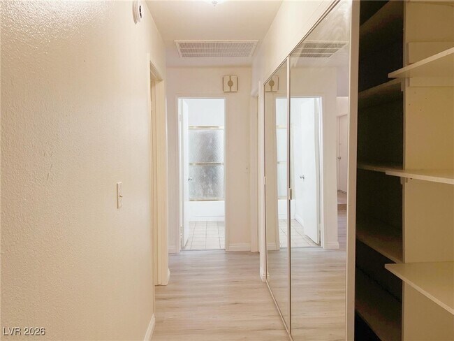 Building Photo - 6802 Bonillo Dr