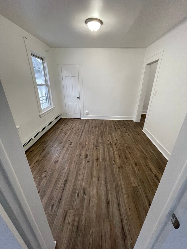 Building Photo - 260 Sheridan St