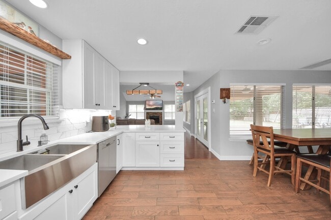 Building Photo - 12303 Gambit Dr
