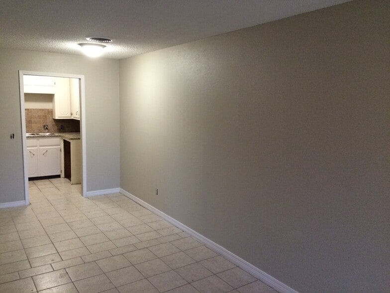Building Photo - 821 Hardy Springs Cir
