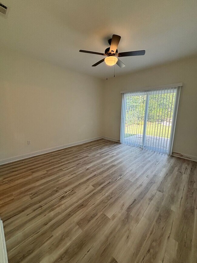 Building Photo - Brand New 3 Bedroom, 2 Bathroom Duplex in ...
