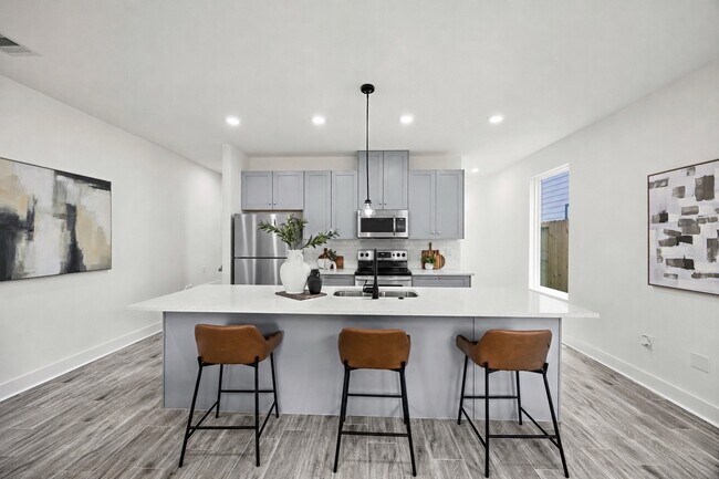 Building Photo - 8449 Furray Rd