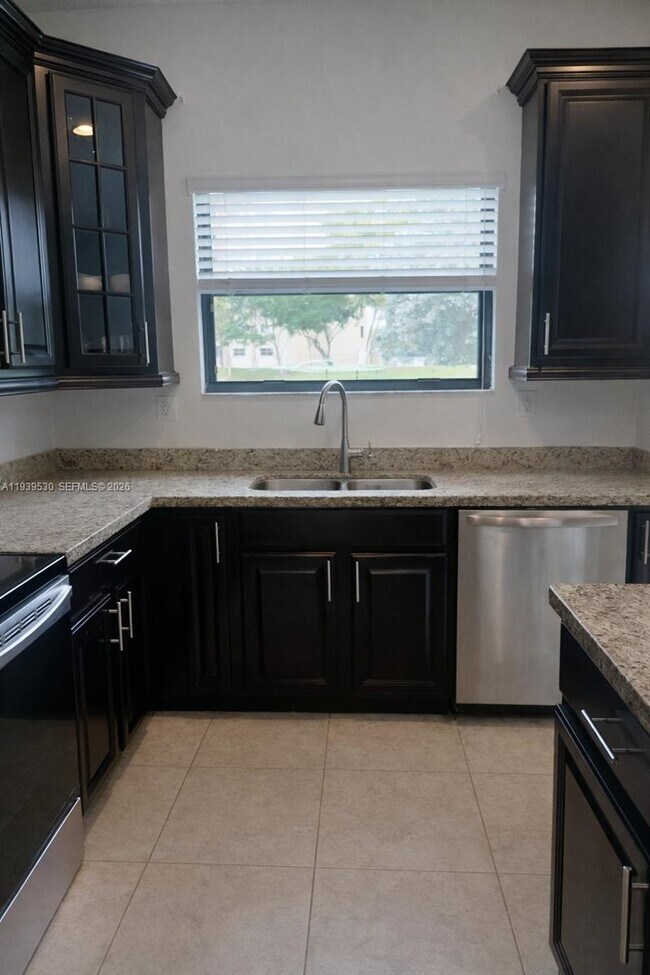 Building Photo - 909 NE 193rd Terrace