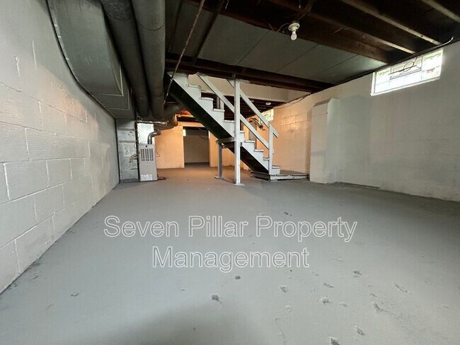 Building Photo - 339 S Napoleon Ave
