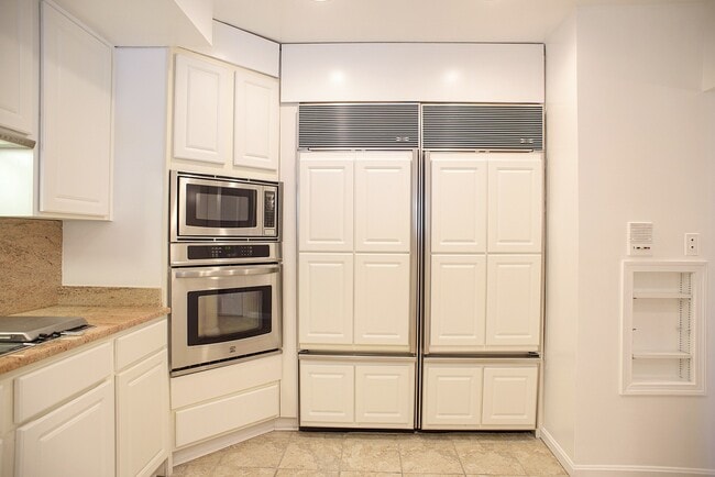 Building Photo - Townhome in the desired Chesapeake Harbour!!!