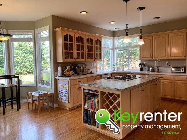 Building Photo - Luxurious House in North East Tacoma!!