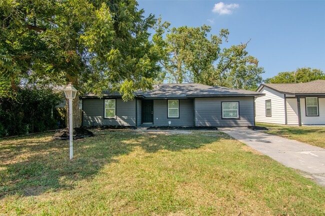 Building Photo - 9210 St Lo Rd