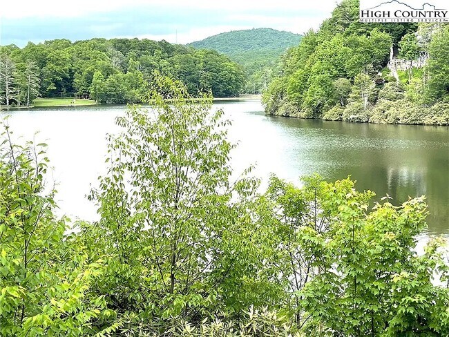 Building Photo - 252 Trillium Rd