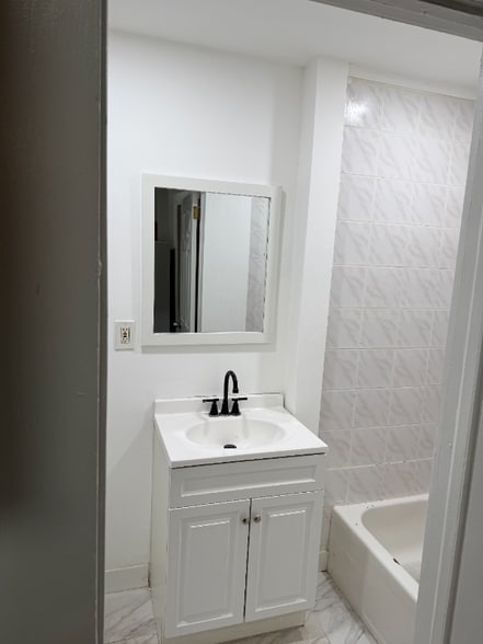 Building Photo - 1317 Broadway