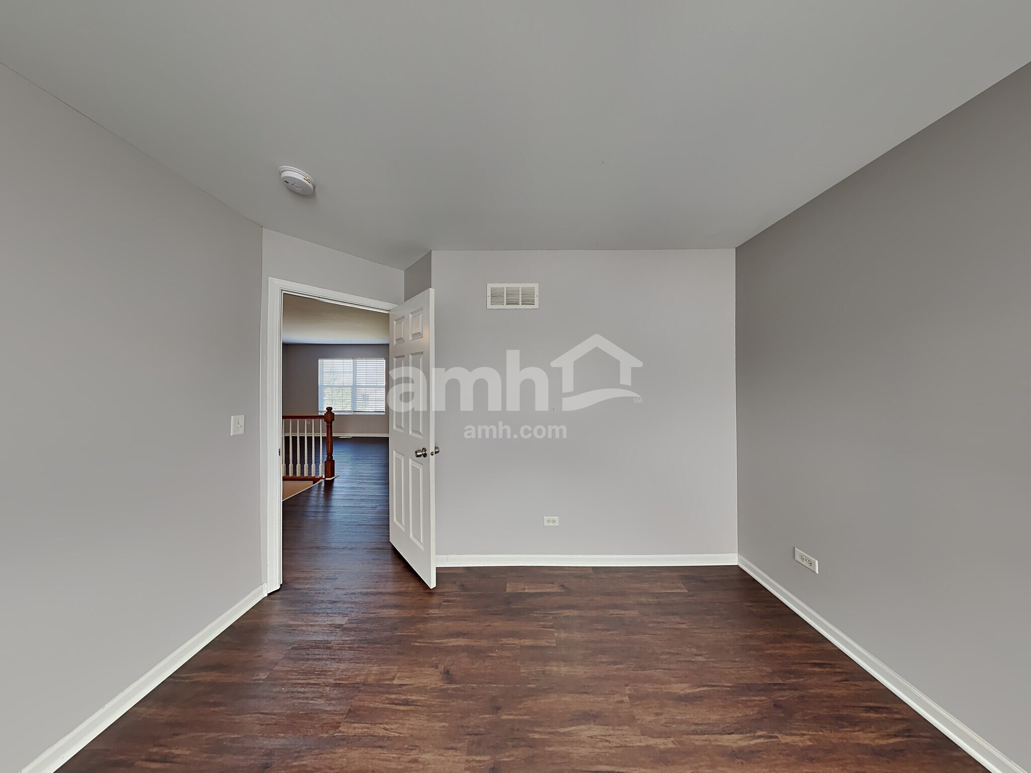 Building Photo - 1401 Roth Dr
