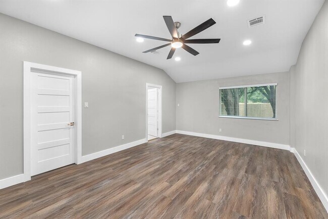 Building Photo - 8219 Wateka Cir