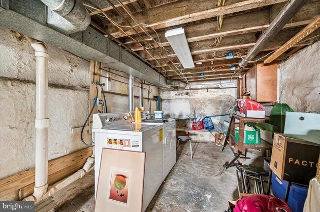 Building Photo - 1820 N Mascher St