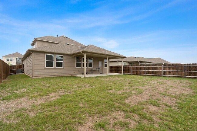 Building Photo - 121 Gracie Wy