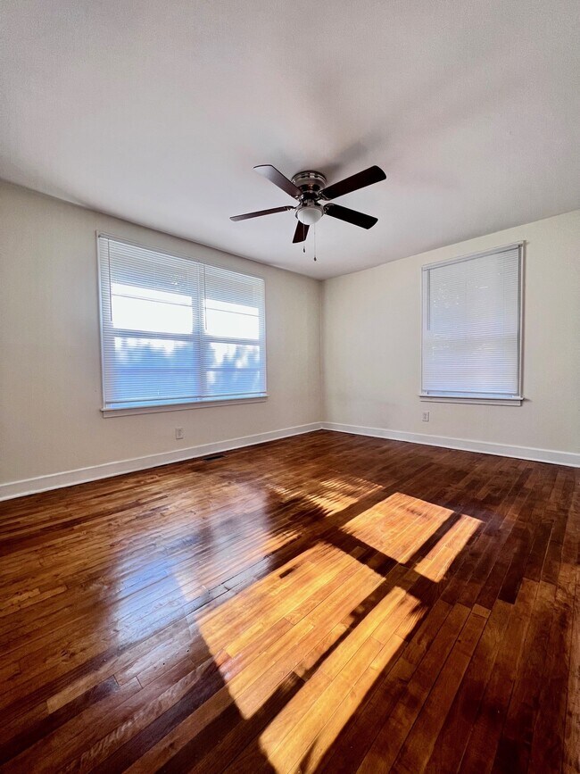 Building Photo - 704 Chevis St
