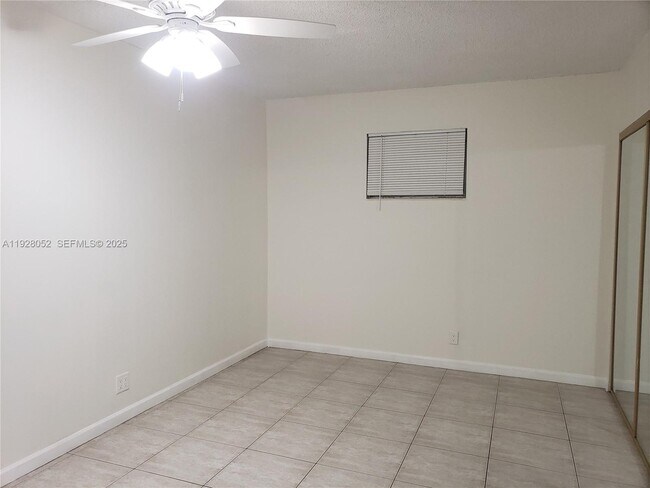 Building Photo - 4850 SW 63rd Terrace