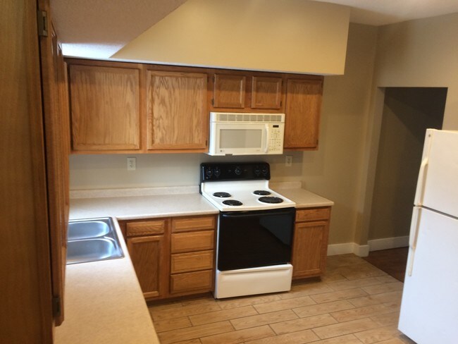 Building Photo - 1986 Summit St