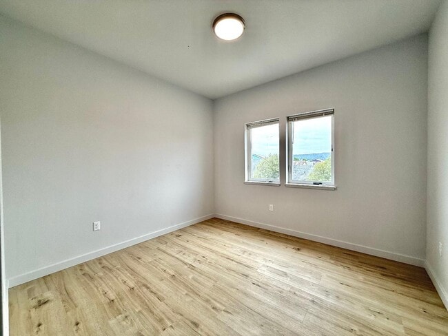 Building Photo - 2392 Karen Ct