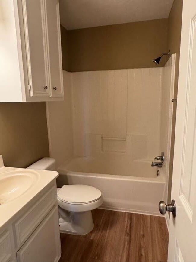 Building Photo - Great 3 bedroom situated next to Blinn's p...