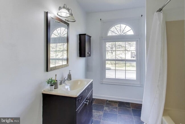 Building Photo - 1404 Pacific Ave