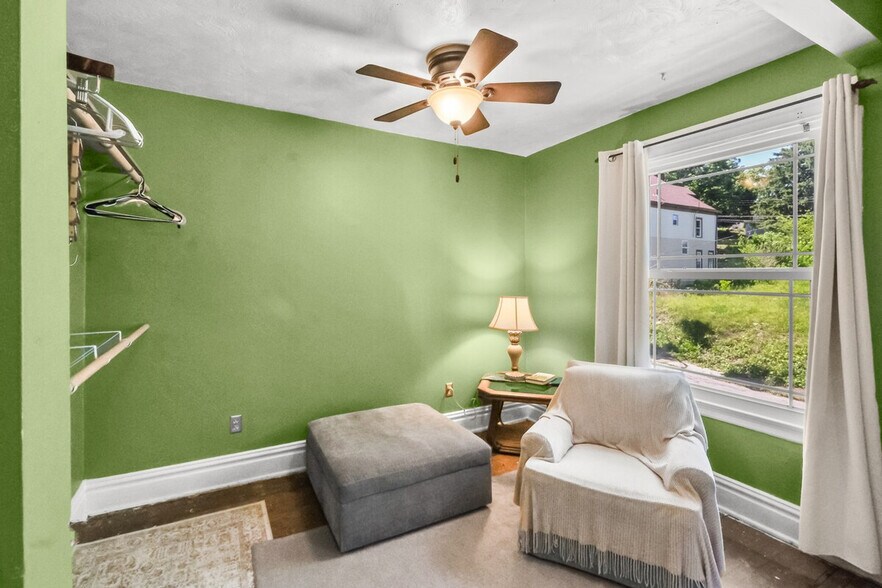 Building Photo - 250 E Meyers St