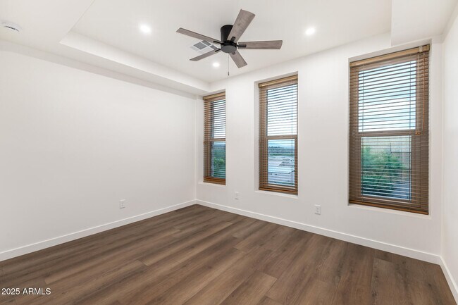 Building Photo - 12005 N Panorama Dr