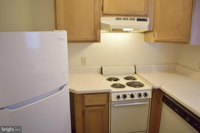 Building Photo - 945 Orchard Dr
