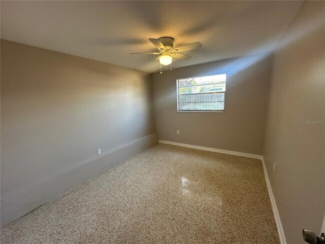 Building Photo - 3200 Fairway Ln