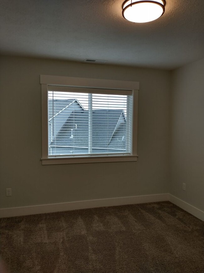 Building Photo - Welcome to this Beautiful Property in Keizer