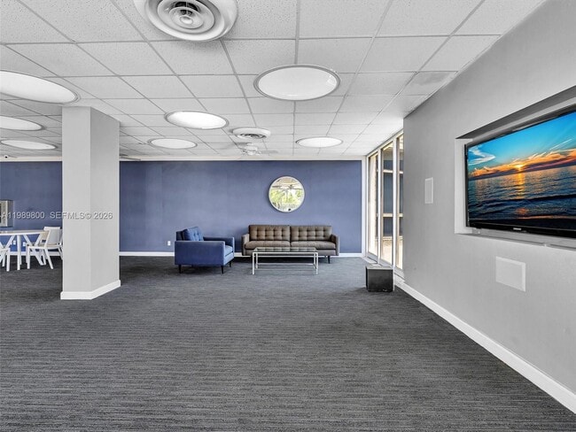 Building Photo - 3375 N Country Club Dr