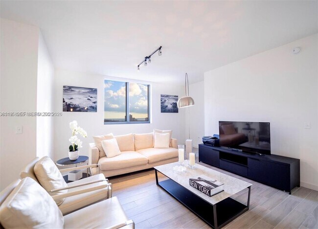 Building Photo - 999 SW 1st Ave