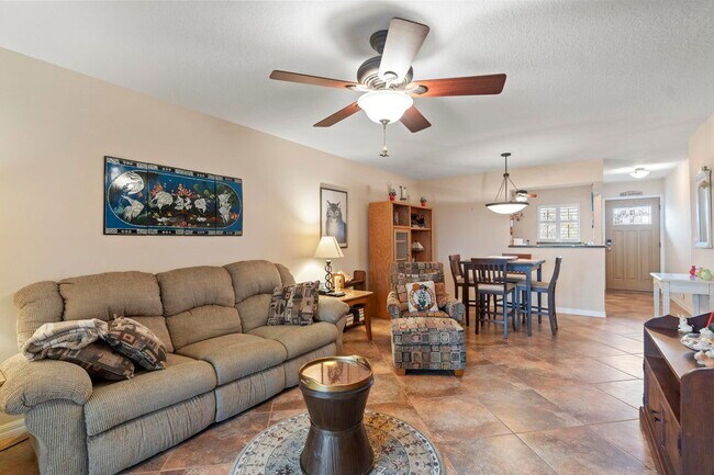 Building Photo - 2615 NE 1st Ct