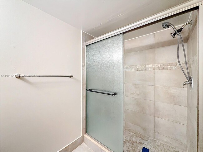 Building Photo - 9877 Westview Dr