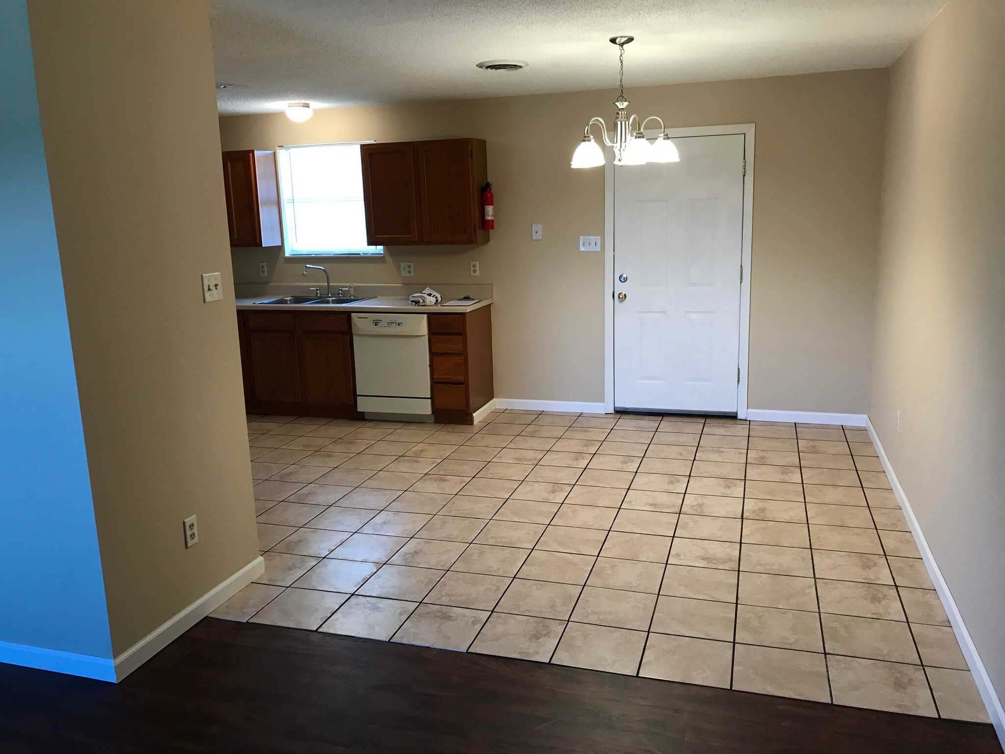 Kitchen/Dining Area - 723 Pleasant Valley Rd