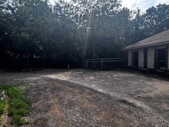 Building Photo - 5110 Ranchero Ln