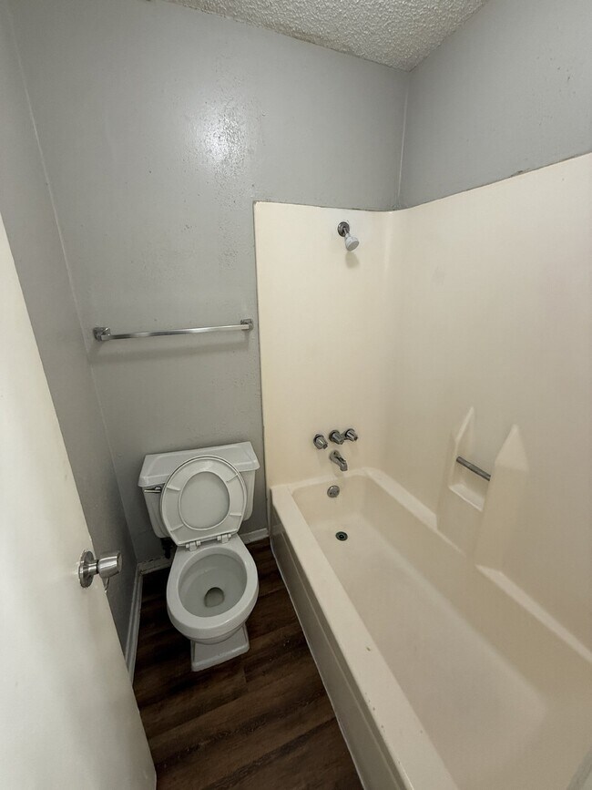 Building Photo - 7152 Fair Oaks Ave