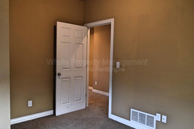 Building Photo - 4480 Utica St