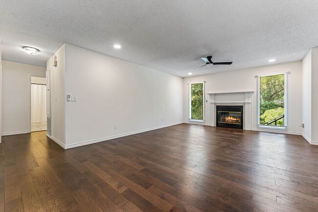 Building Photo - 7 Whitwick Ln