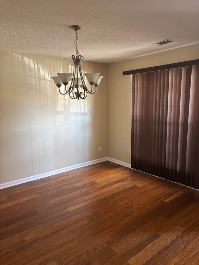 Building Photo - 121 Faybrook Dr