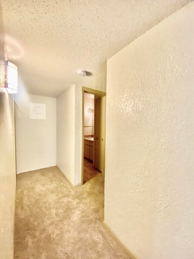 Building Photo - 4433 N Stanton St