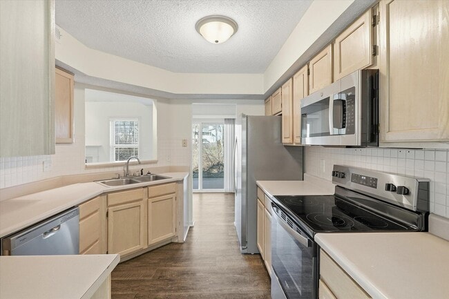 Building Photo - 417 N Village Cir