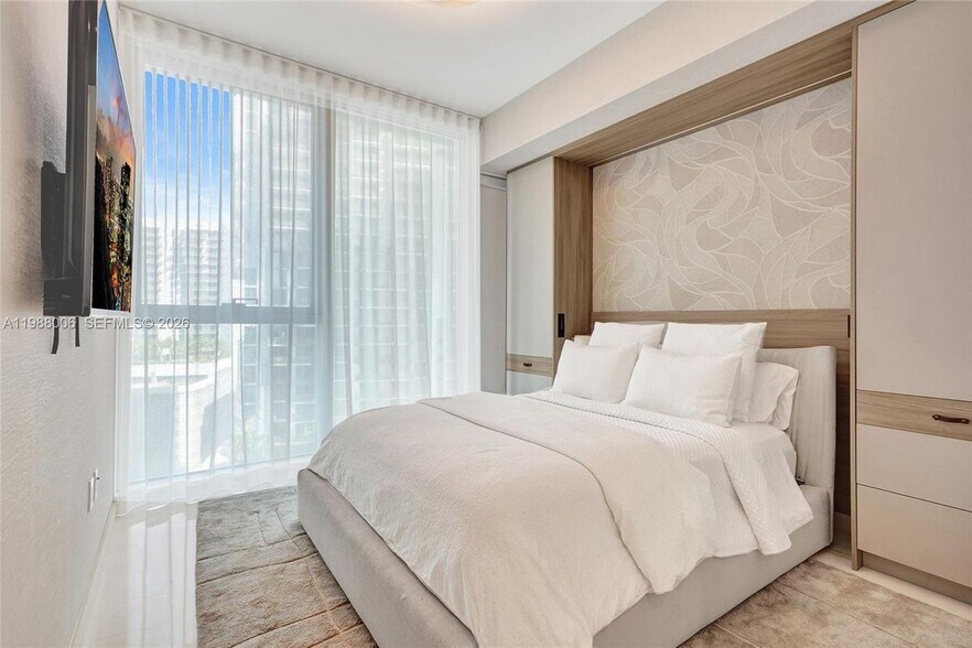 Building Photo - 300 Biscayne Blvd Way