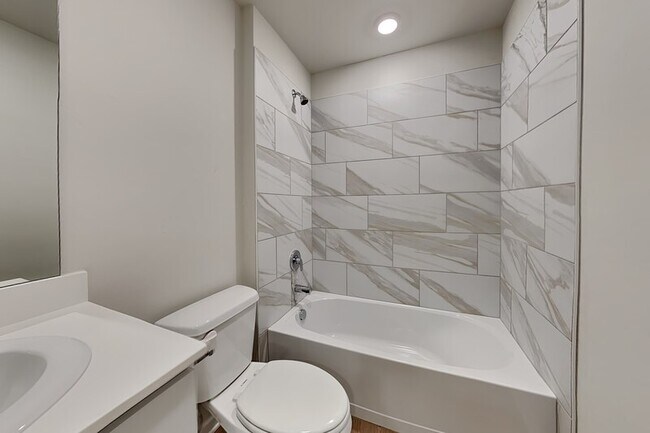 Building Photo - 2921 Ember Dr