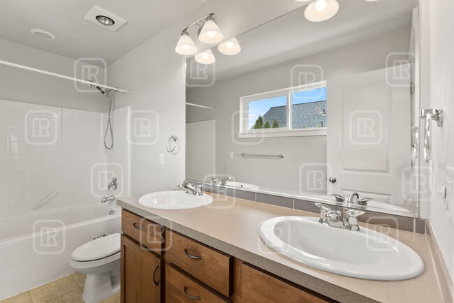 Building Photo - 1840 N Willamette Rd