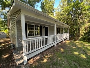 Building Photo - Location! Location! Rent Ready!